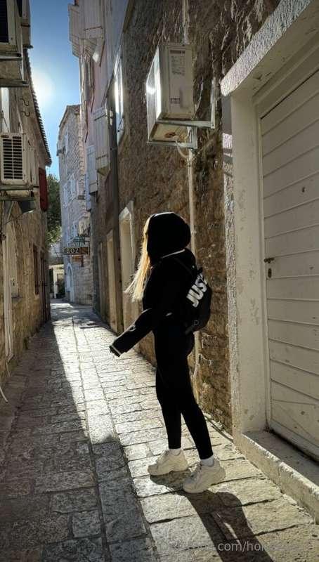 Strolling through the picturesque lanes adorned with bursts ..