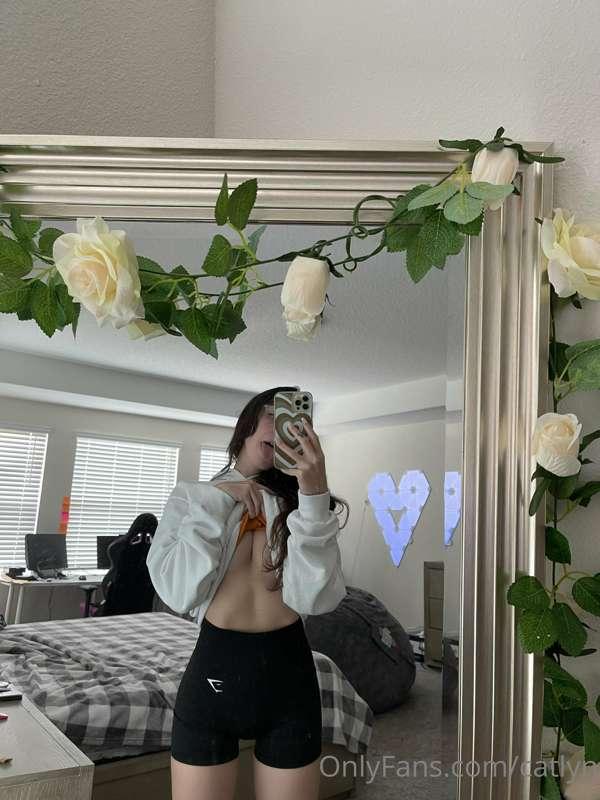 come hangout in the twitch stream @catlyn 😍