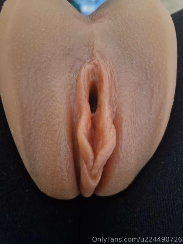 Wanna see me suck this and rub it on my wet pussy? Just tip ..