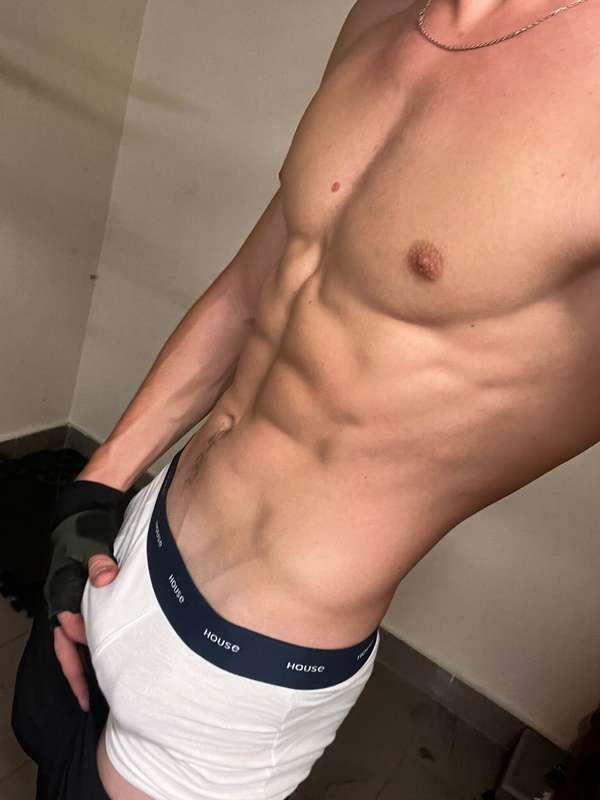 Ever got horny at the gym?Model: @dark0night 
