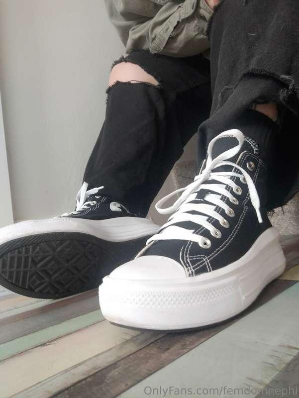 They look a little bit dirty... Clean them up with your tong..