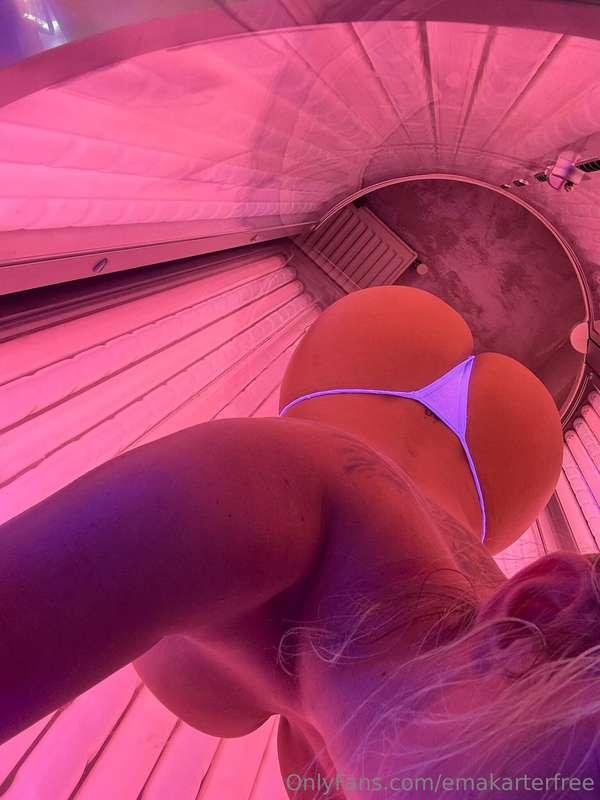 Hey baby 👋 is so hot here🔥