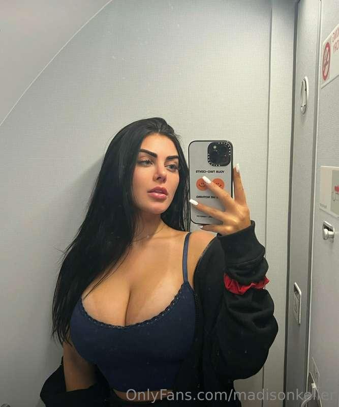 my pussy is soooo tight 🙈 if you wanna fuck me double tap 💕