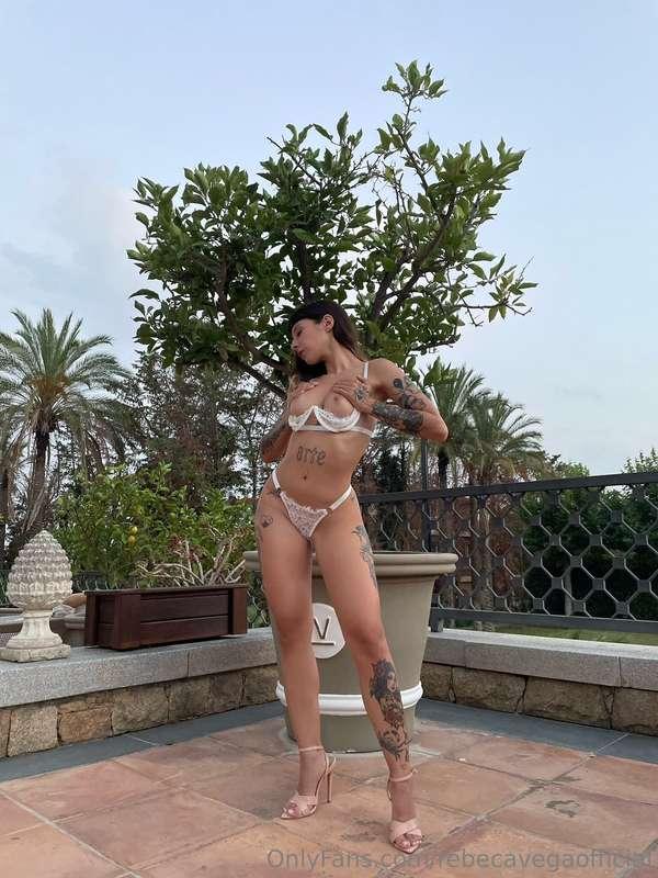 rebecavegaofficial image #0