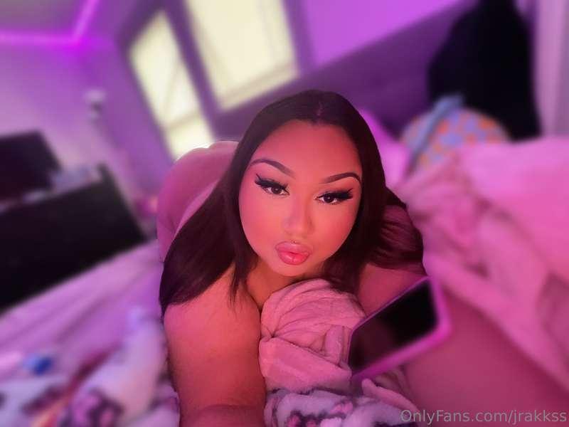slutty camgirl☺️