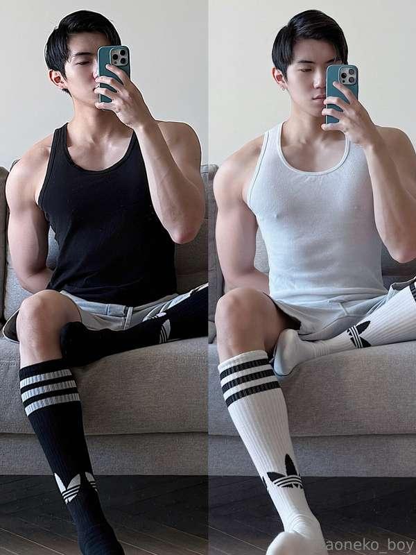 Black or white 🧦 Which do you like better?