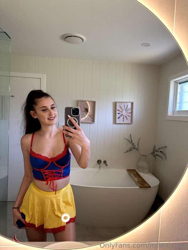 This princess is looking for someone to spoil her 👸