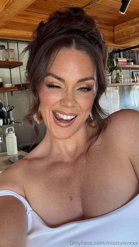 Glowing smile 🥰😜