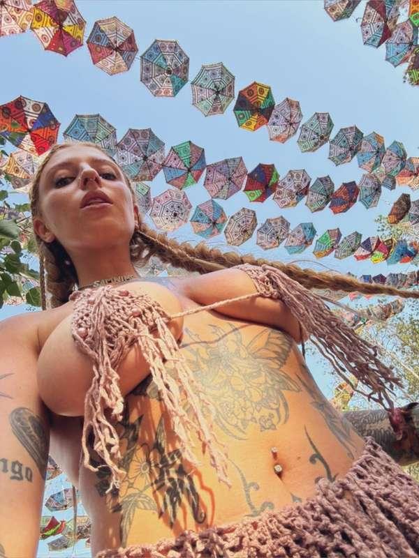 forgot how sick this pic is ⛱️