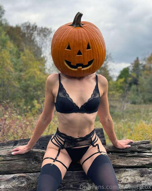 Wishing you a sexy Halloween 🎃