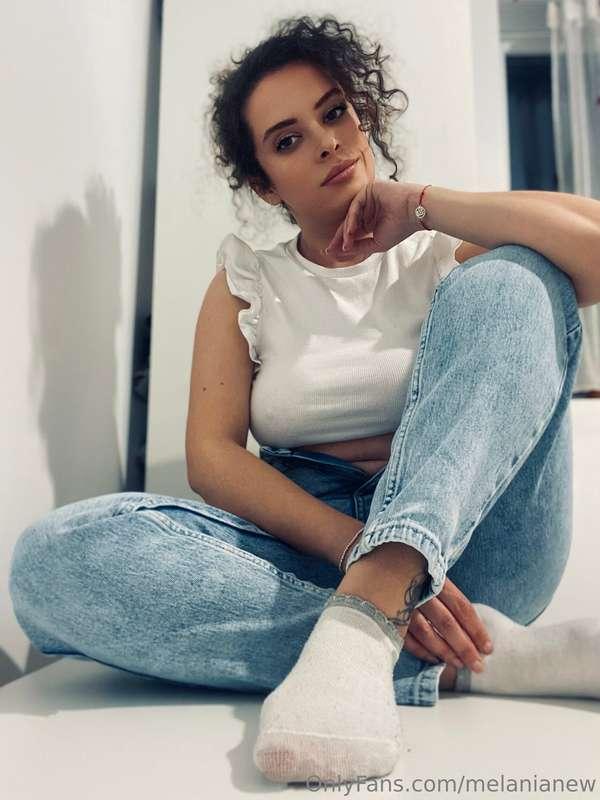 Un semplice paio di jeans… ma dentro ci sono desideri pronti..