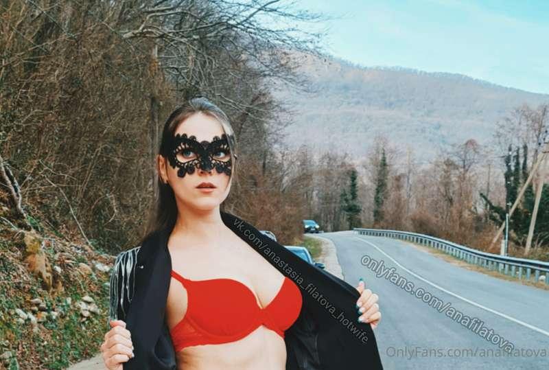 Showing sissy to drivers of passing cars♥️😘🔞🔞😍😍😍