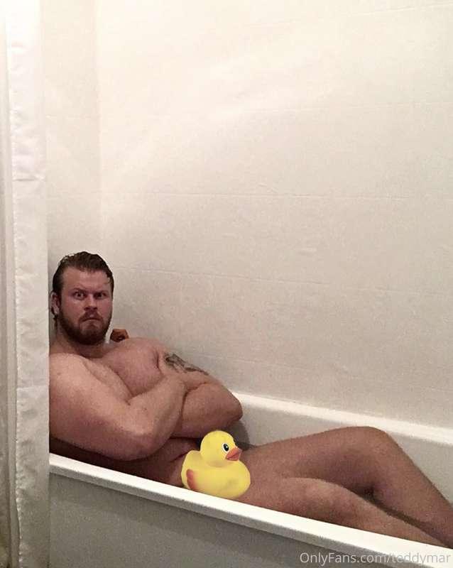 Taking a bath with my rubber duck 🐥