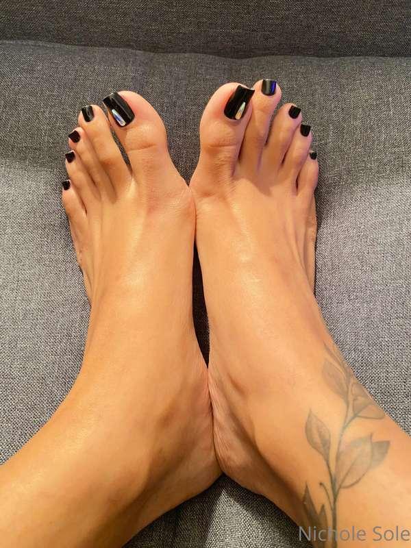 Black pedi close-up 🖤🖤🖤