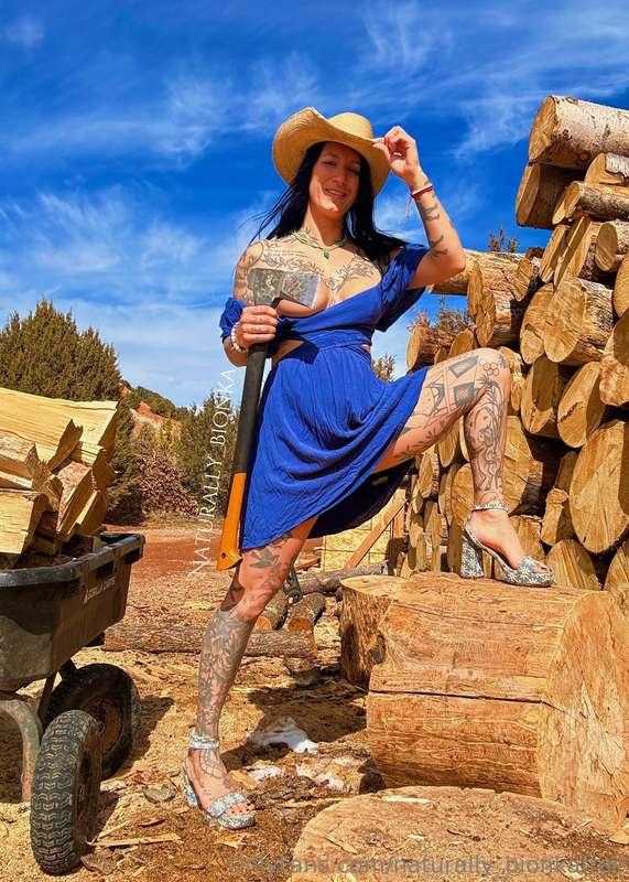 Need help with your morning wood??? 🤭💋