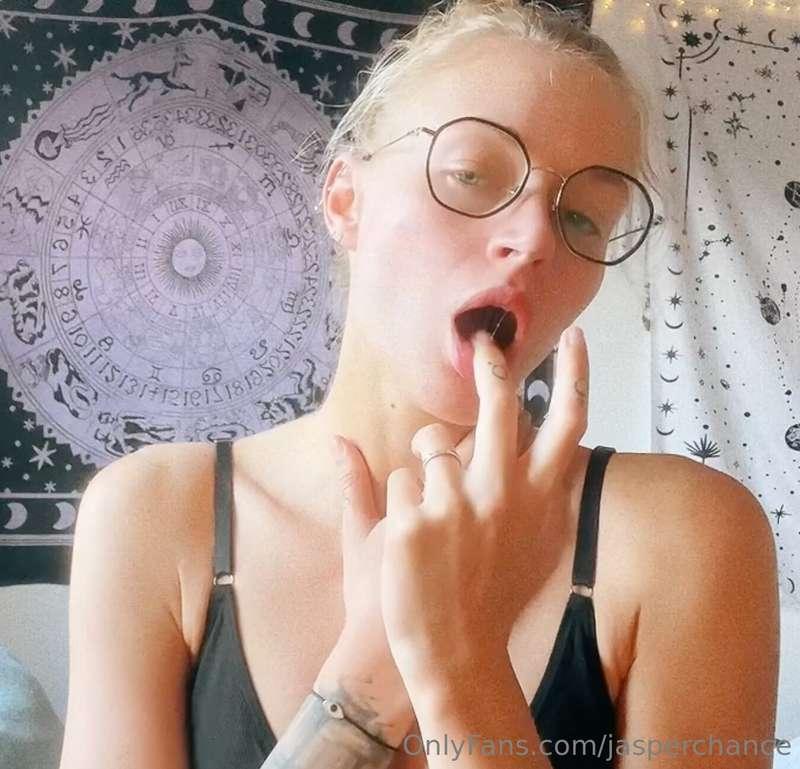 3 mins of sucking my fingers 💦 lots of wet sloppy noises, ma..