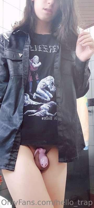Caged metalhead girlfriend UwU