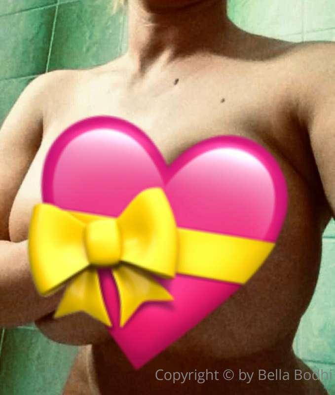 Pictures like this on my VIP for  the subscription fee!
Of c..