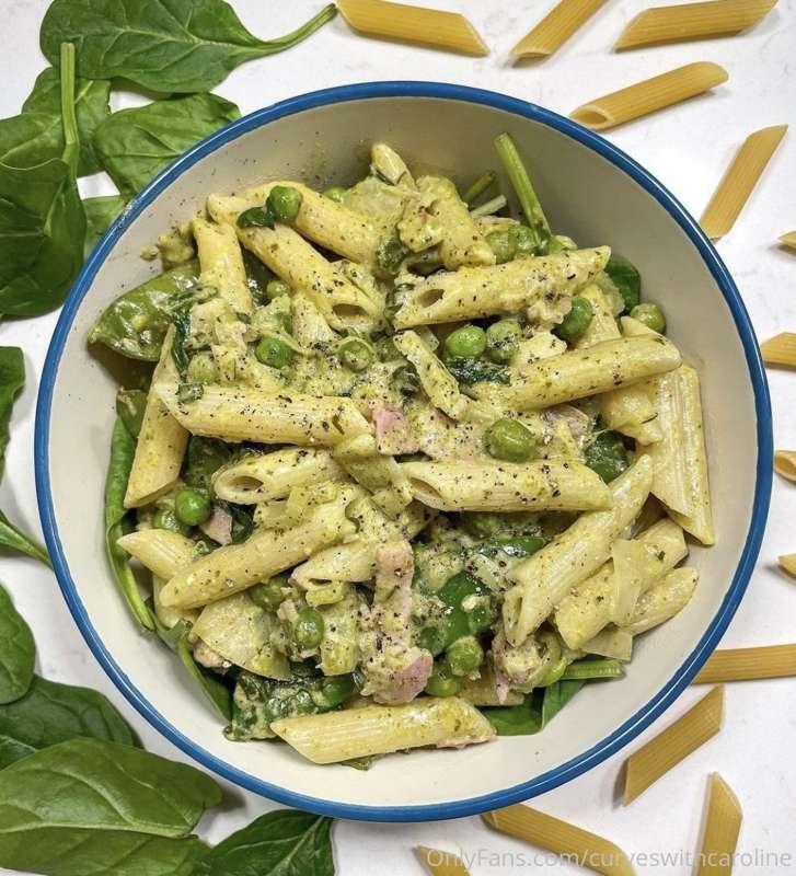 🍴On the menu for tonight:

💚 Creamy pesto pasta with ham, pe..