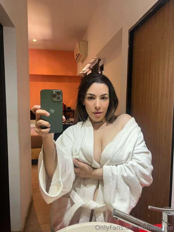 ## 𝓘𝓽'𝓼 𝓼𝓱𝓸𝔀𝓮𝓻 𝓽𝓲𝓶𝓮! 🚿

Do you want to help me? I need a han..