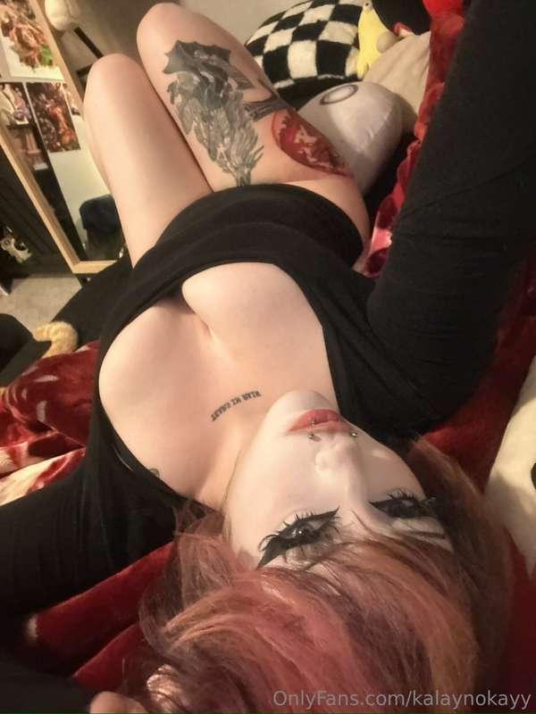 tell me ur kinks and i'll tell u mine! 😏