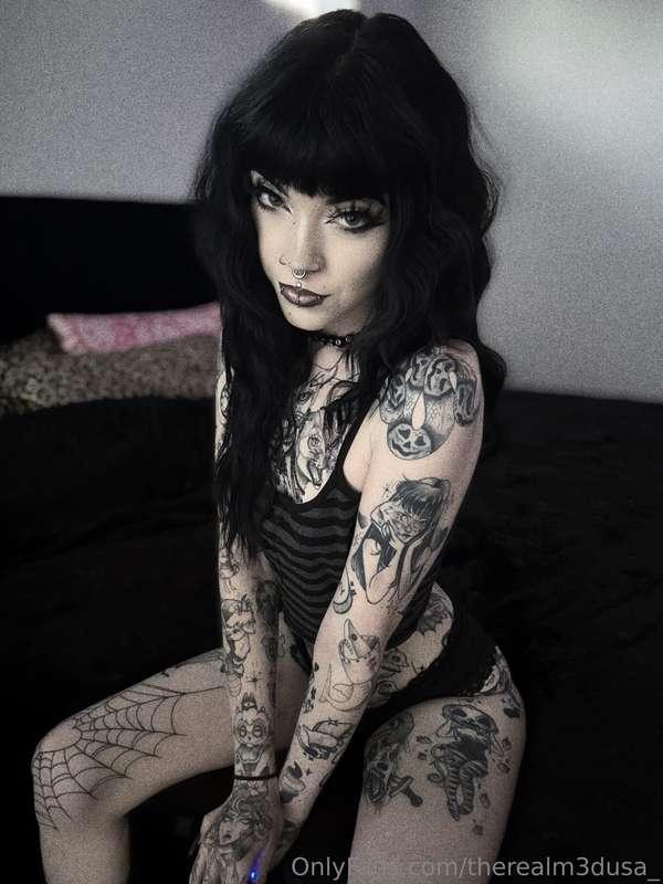 💀 but pretty 