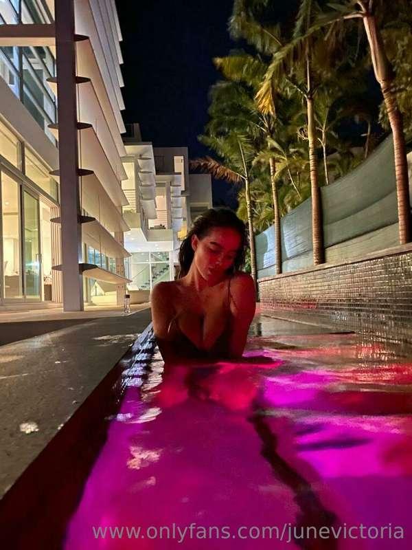 THIRSTY THURSDAY  Check your DMs to quench your thirst 👅💦