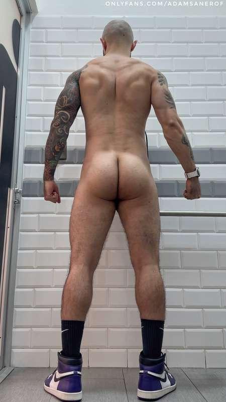 **Two more pics, let's do back and side** 🔥  Would you first..