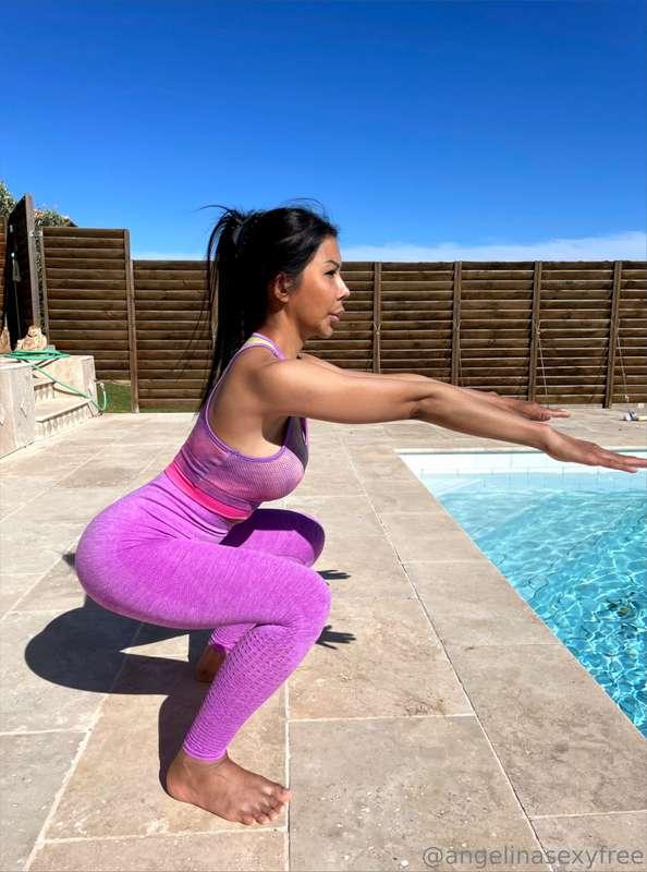 I want to squat on your dick! 🍆 Please give me your dick her..