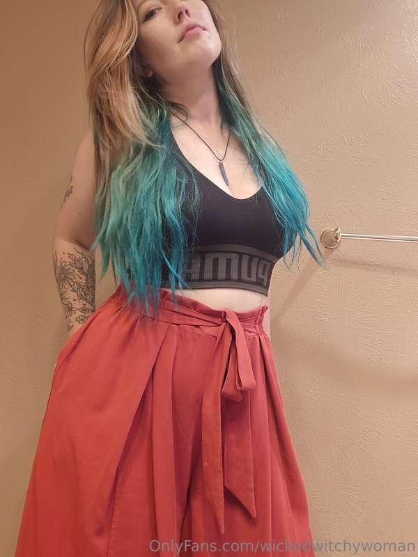 Fuck, I'm in desperate need of s good hair trim!