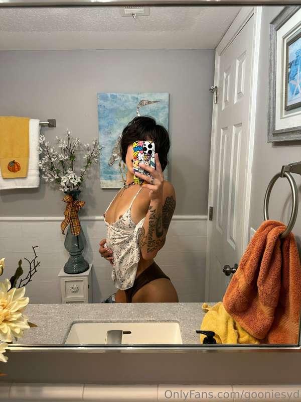 bend me over the counter and let me watch 🥴