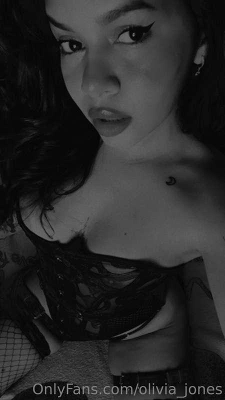 do u prefer the good girl or the bad girl daddy? 😈🔥