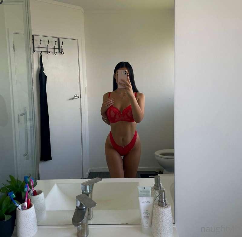 Hungover & lonely come talk to me 🤍💦