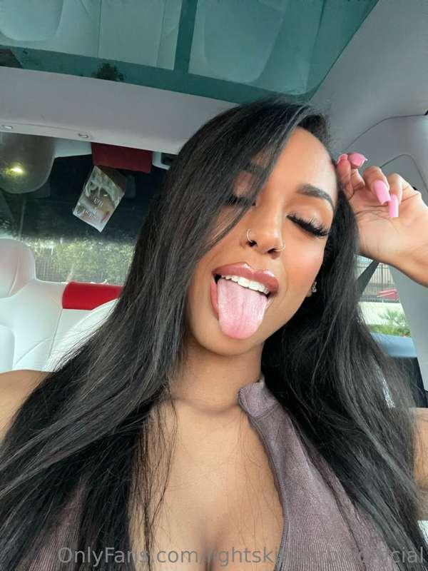 See you tonight at 9PM PST💓💓