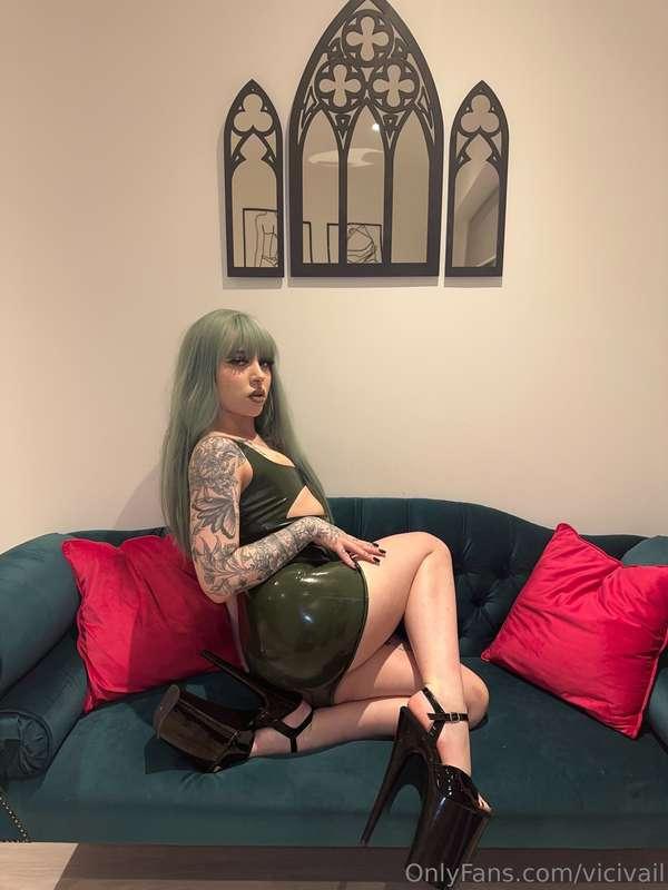 I rule your world with my wicked mind and extraordinary beau..