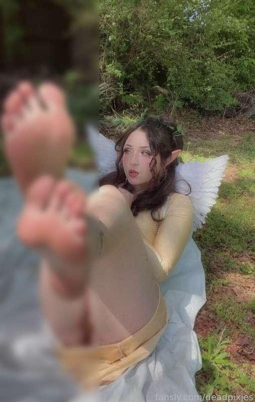 deadpixies image #0