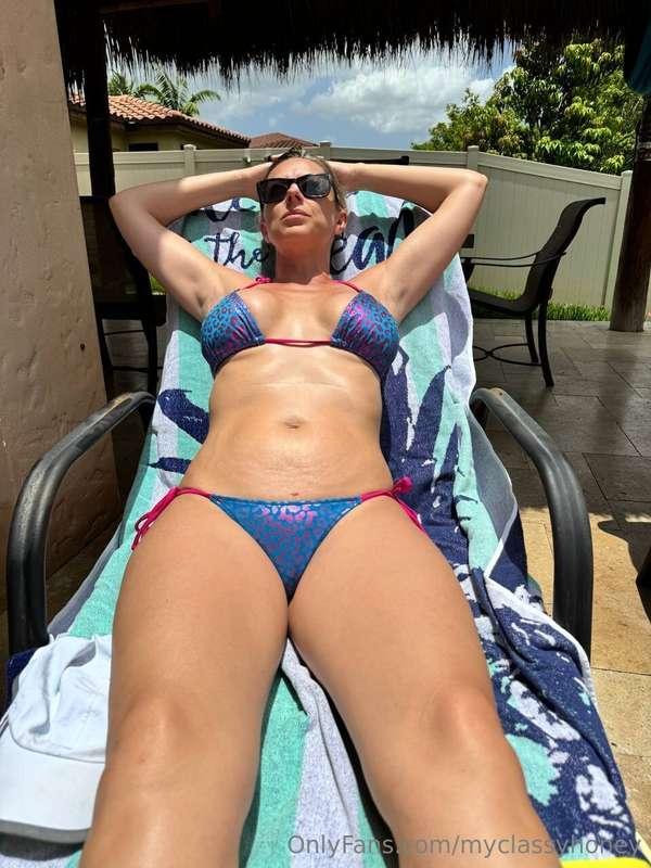 myclassyhoney image #0