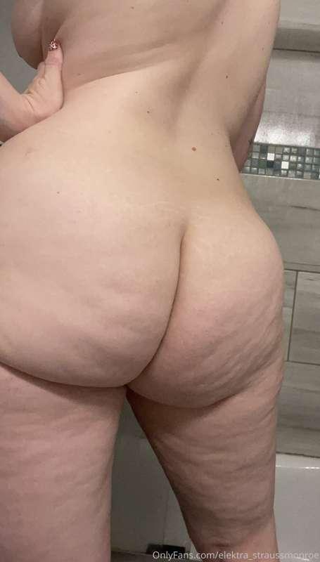 Rub for good luck 🍑