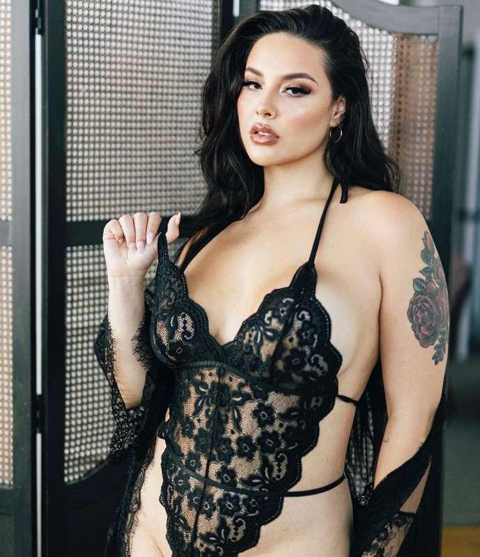 cinthya_larose image #0