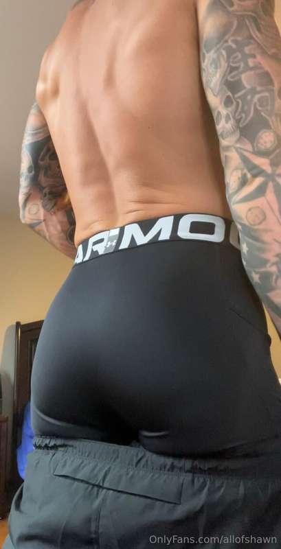 Did someone say ass worship? 😬