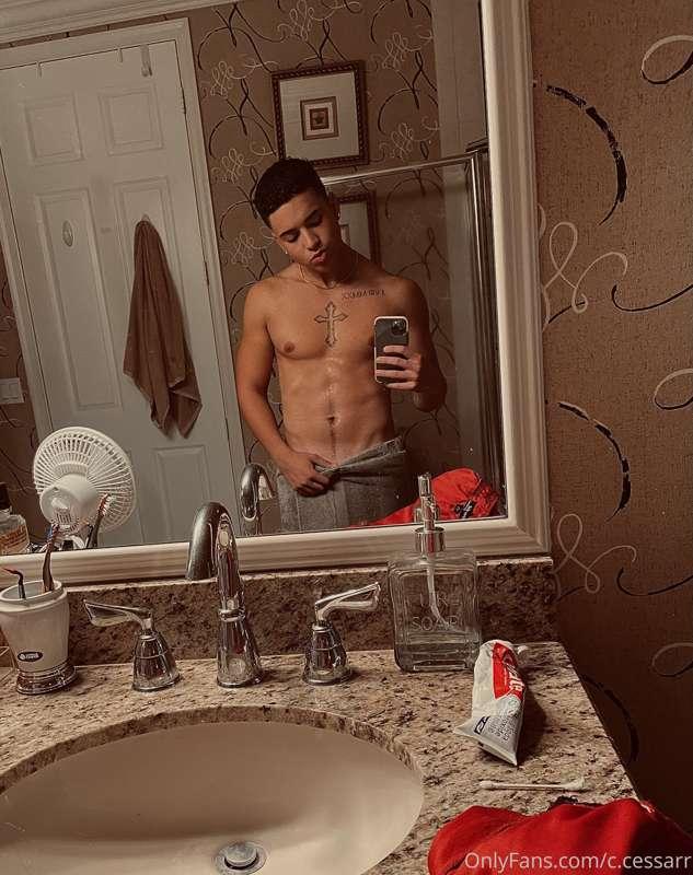 fresh out of the shower hope everybody had an amazing day do..