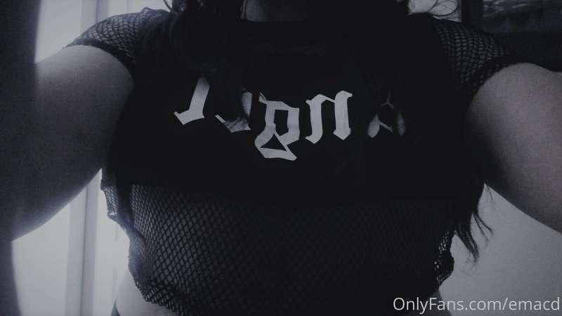 More and more subs , Thank you everybody means alot to me :3