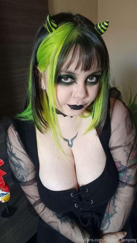 swipe for boobies ;p