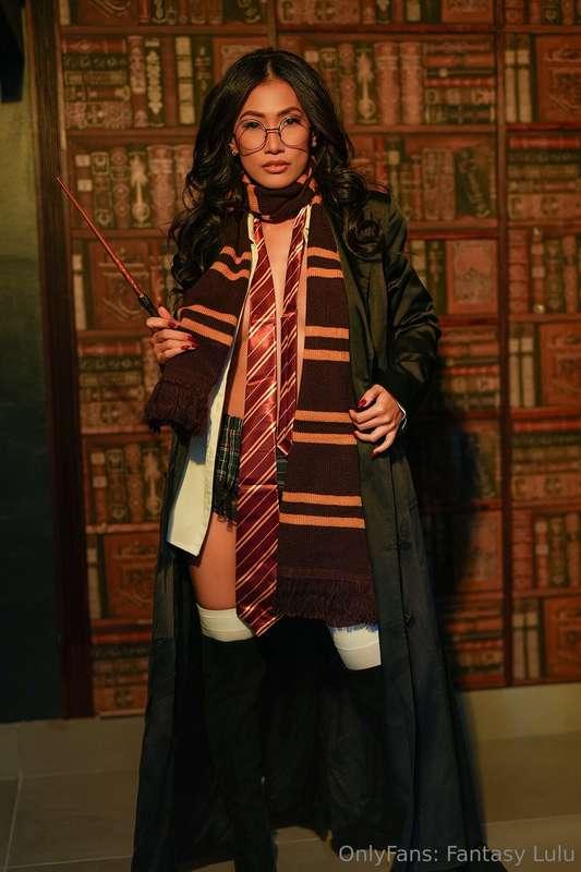 Should I do another Harry Potter shoot, luv? 🤔🤔🤔