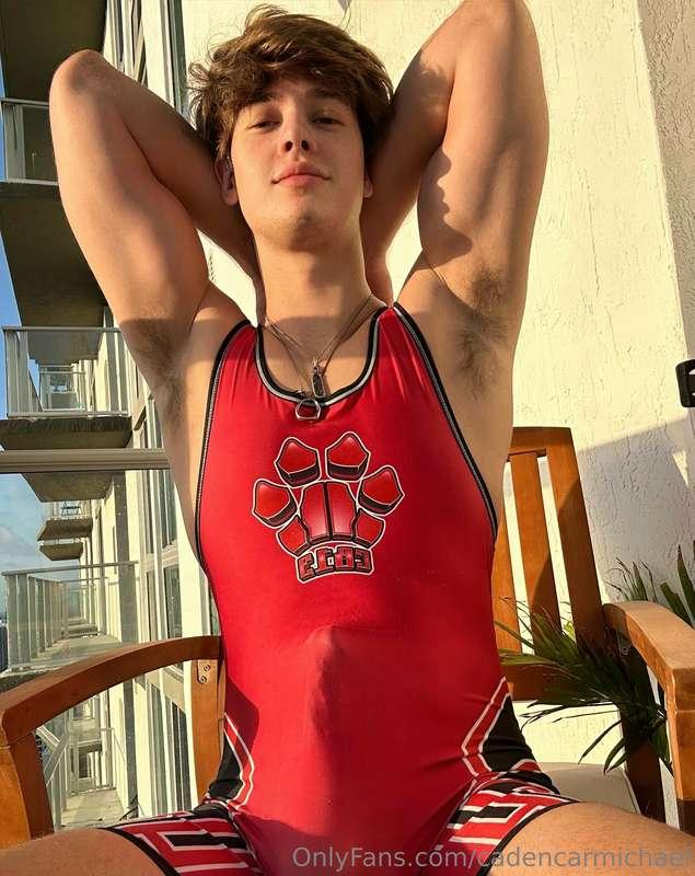 Wrestle with me? I'd make sure i stayed on top 😈