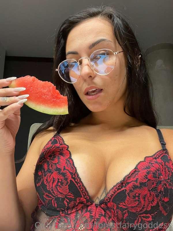 can I be your late night snack? 😋🍉