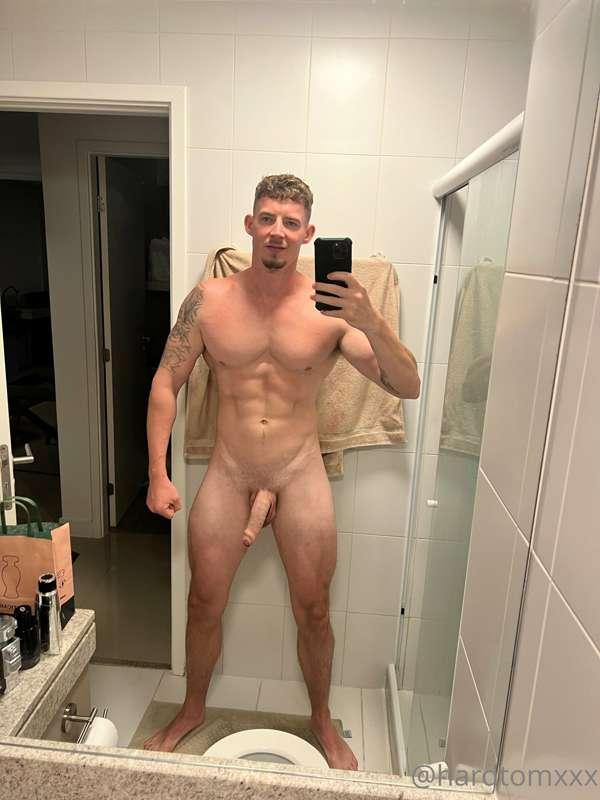 Good evening 😈. Who’s getting on there knees for me????