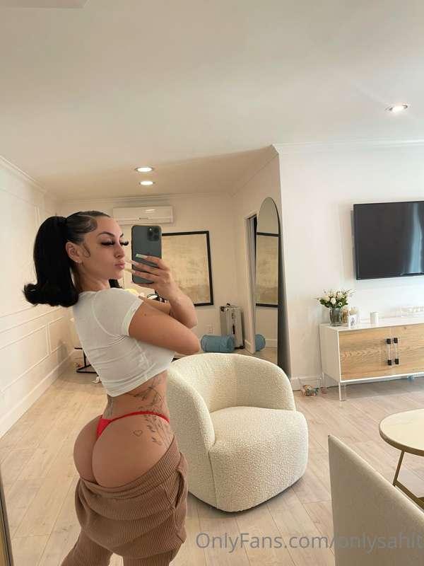 How y’all feel about my new hairstyle👅