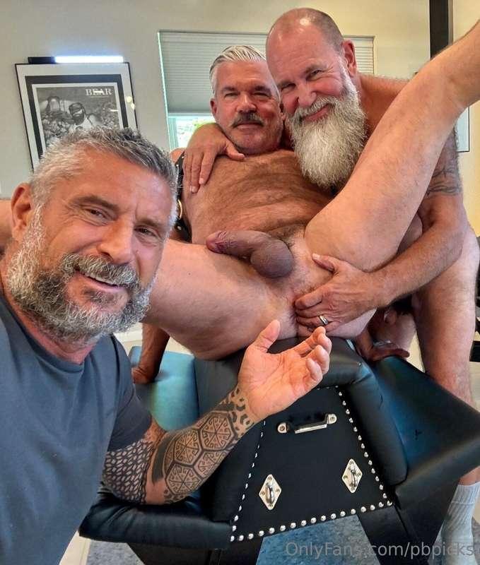 FRIENDS MAKING PORNMy buddy @dillonwhess filmed @furrybikerx..