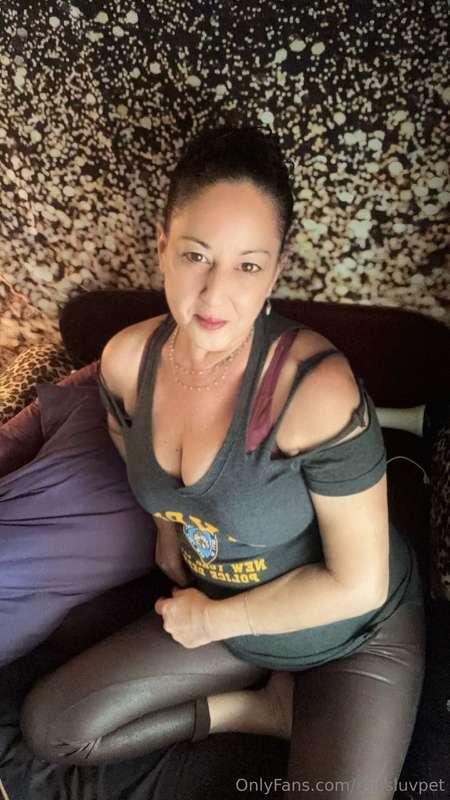 Daily casual photo set, smoking and non smoking pics. Nice b..